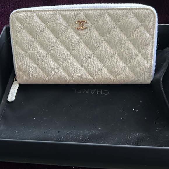 CHANEL BN Zippy Wallet - Picture 2 of 5
